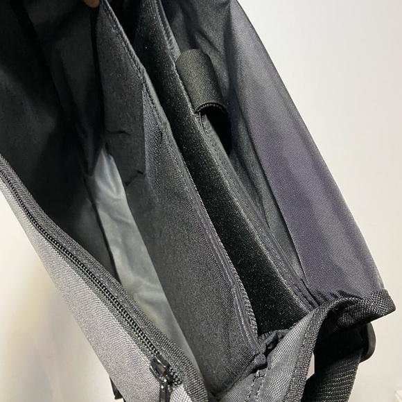 Manhattan Portage  Laptop Messenger Bag - Picture 5 of 5